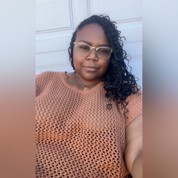 Meet your Posher, April - Picture 11 of 14